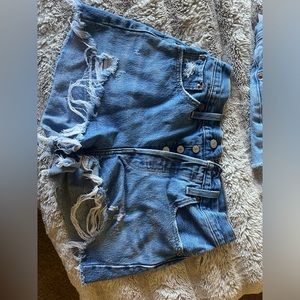 Levi shorts. Size 25.